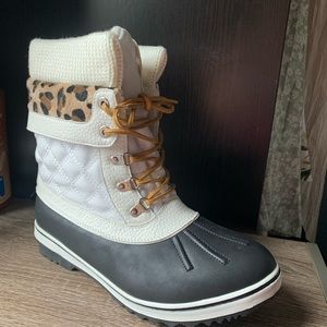 Globalwin winter snow/rain boot brand new never worn size 11 women’s